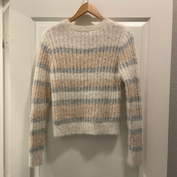 Gorgeous Neutral Sweater size M - Picture 2 of 5